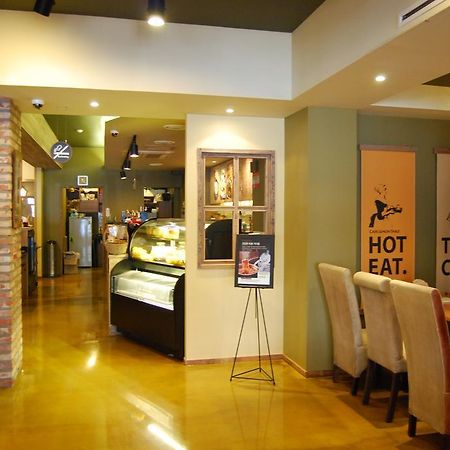 Arirang Tourist Hotel Чангуон Екстериор снимка