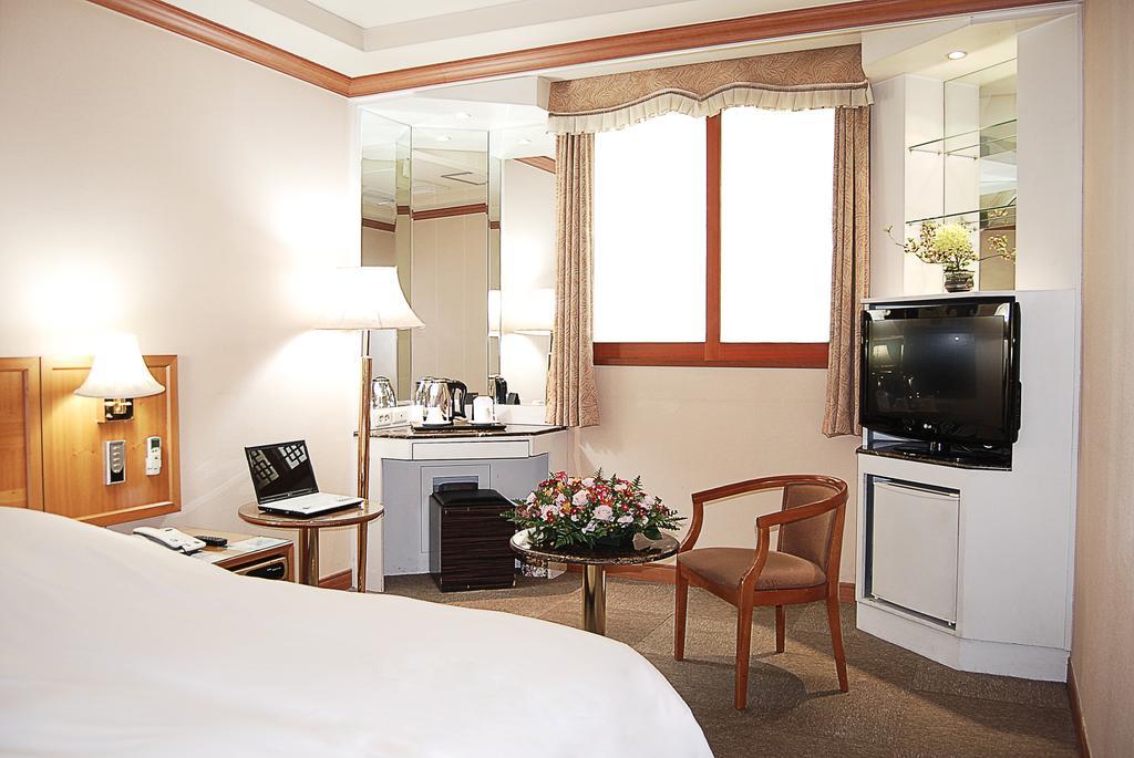 Arirang Tourist Hotel Чангуон Стая снимка