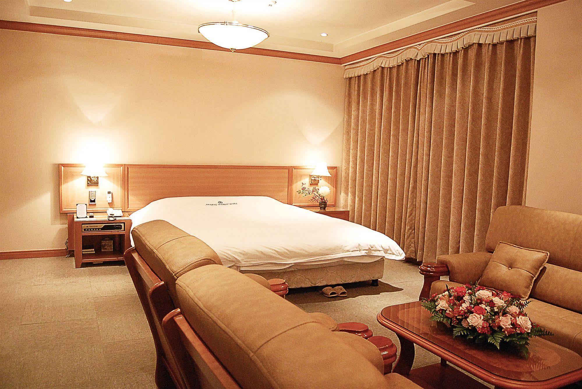 Arirang Tourist Hotel Чангуон Екстериор снимка